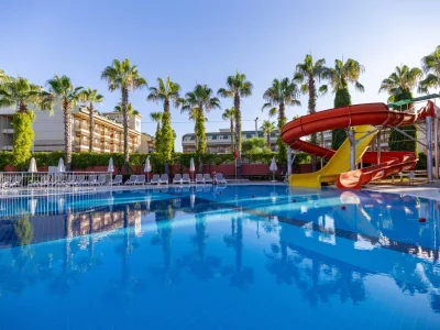 Club Side Coast Hotel